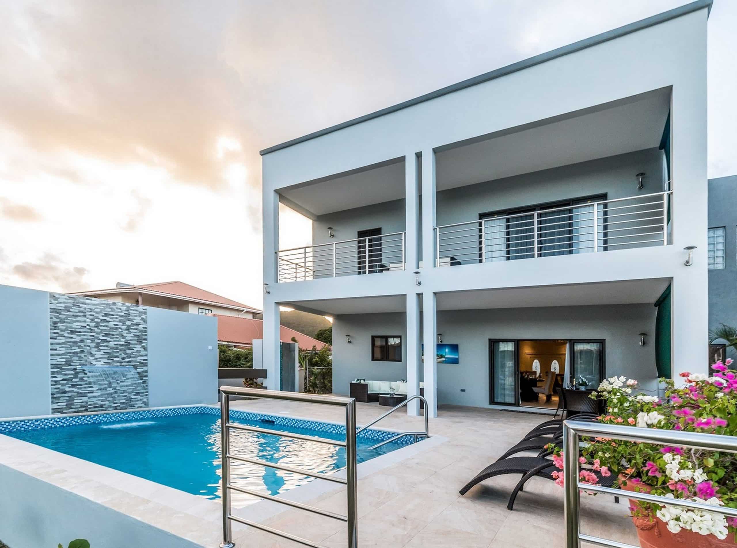 Luxurious and Contemporary Villa