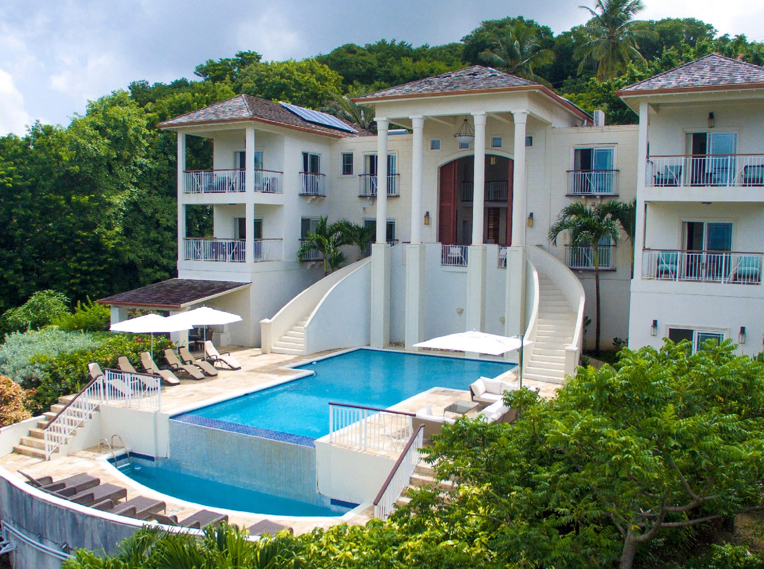 Stunning 6-bedroom Villa with Private Pool and Ocean Views