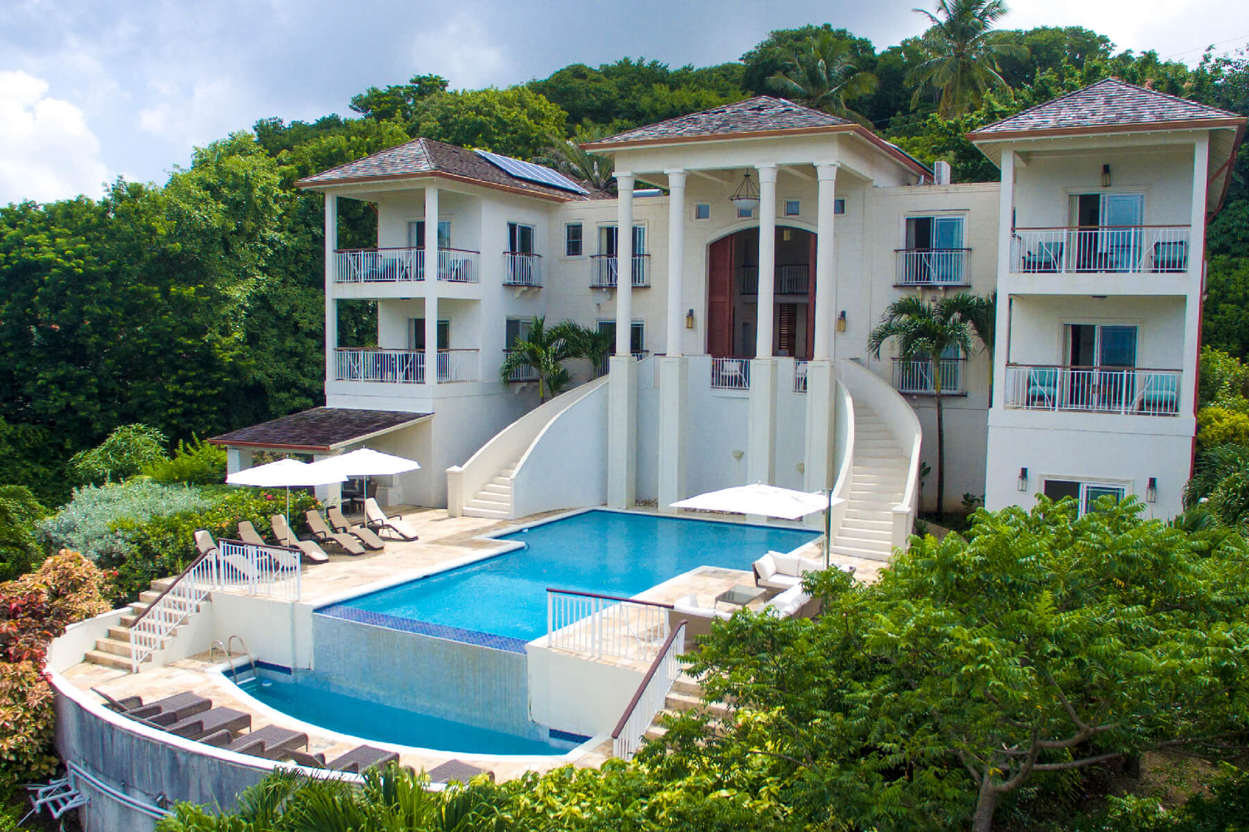 Stunning 6-bedroom Villa with Private Pool and Ocean Views