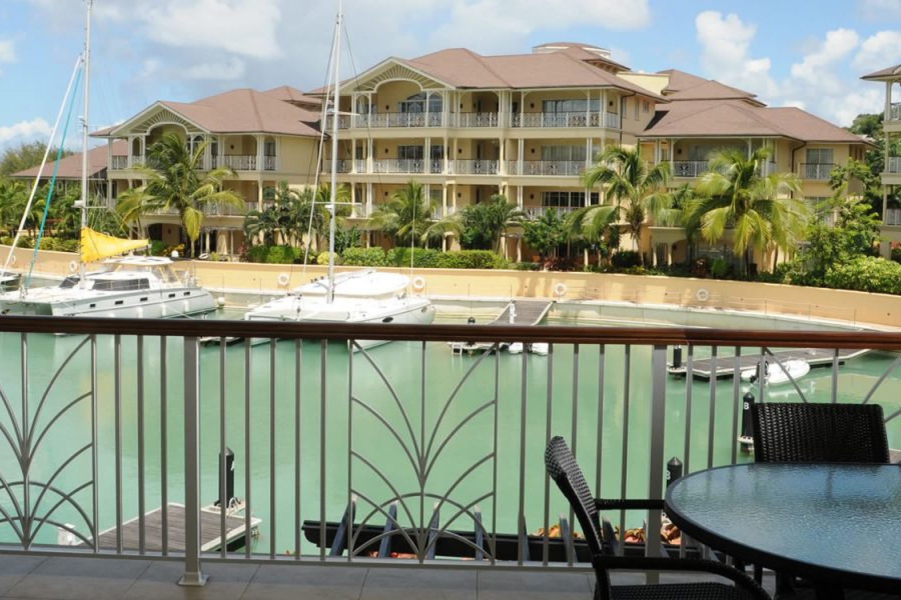 The Landings – Luxury 2 Bedroom Condo with Marina View