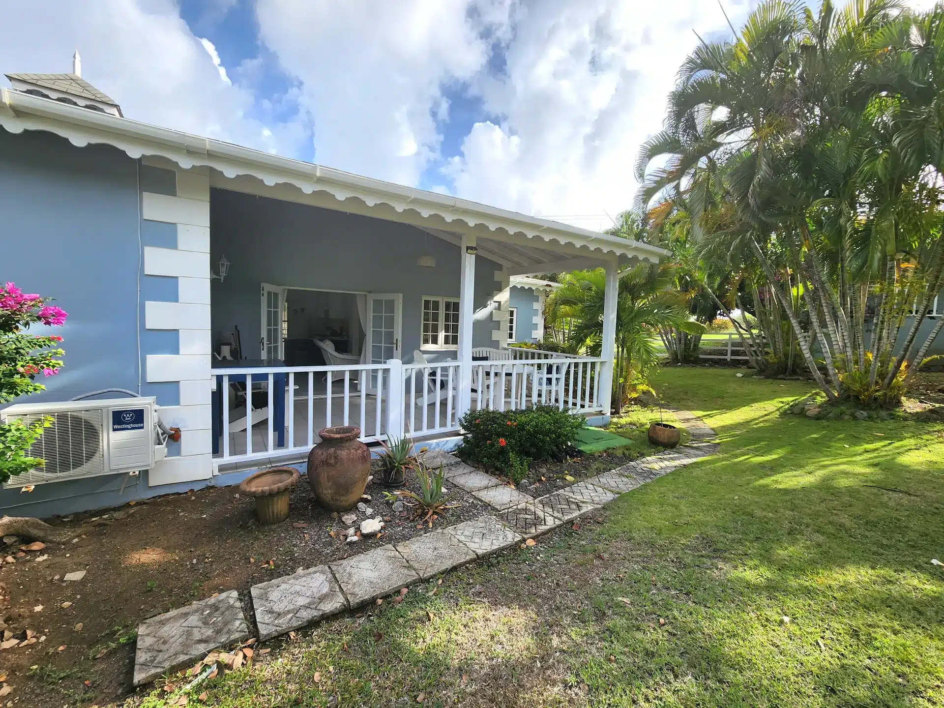 Contemperary Villa with Lush Garden View