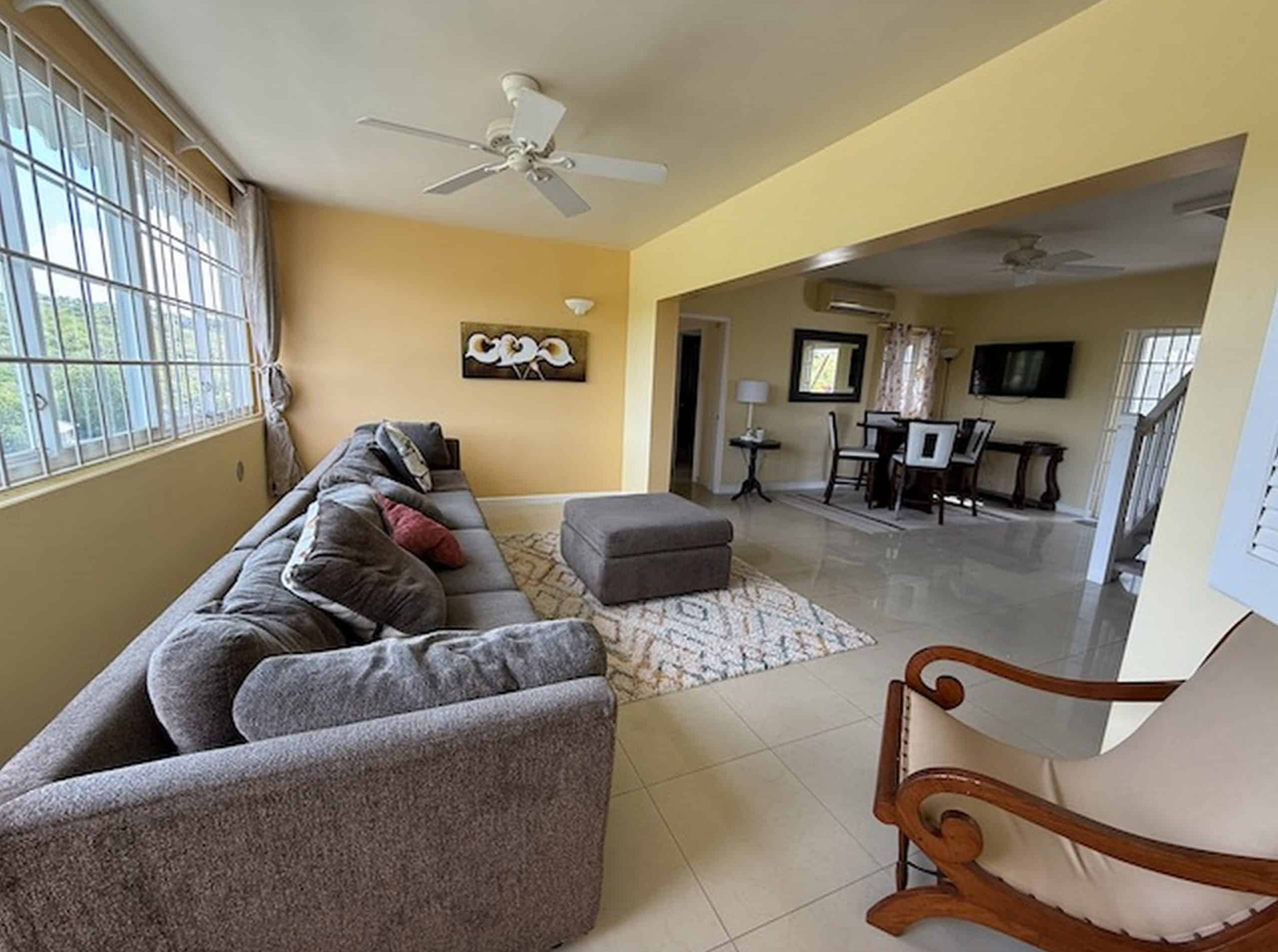 Cap Estate Townhouse – Modern Comfort with Mountain Views