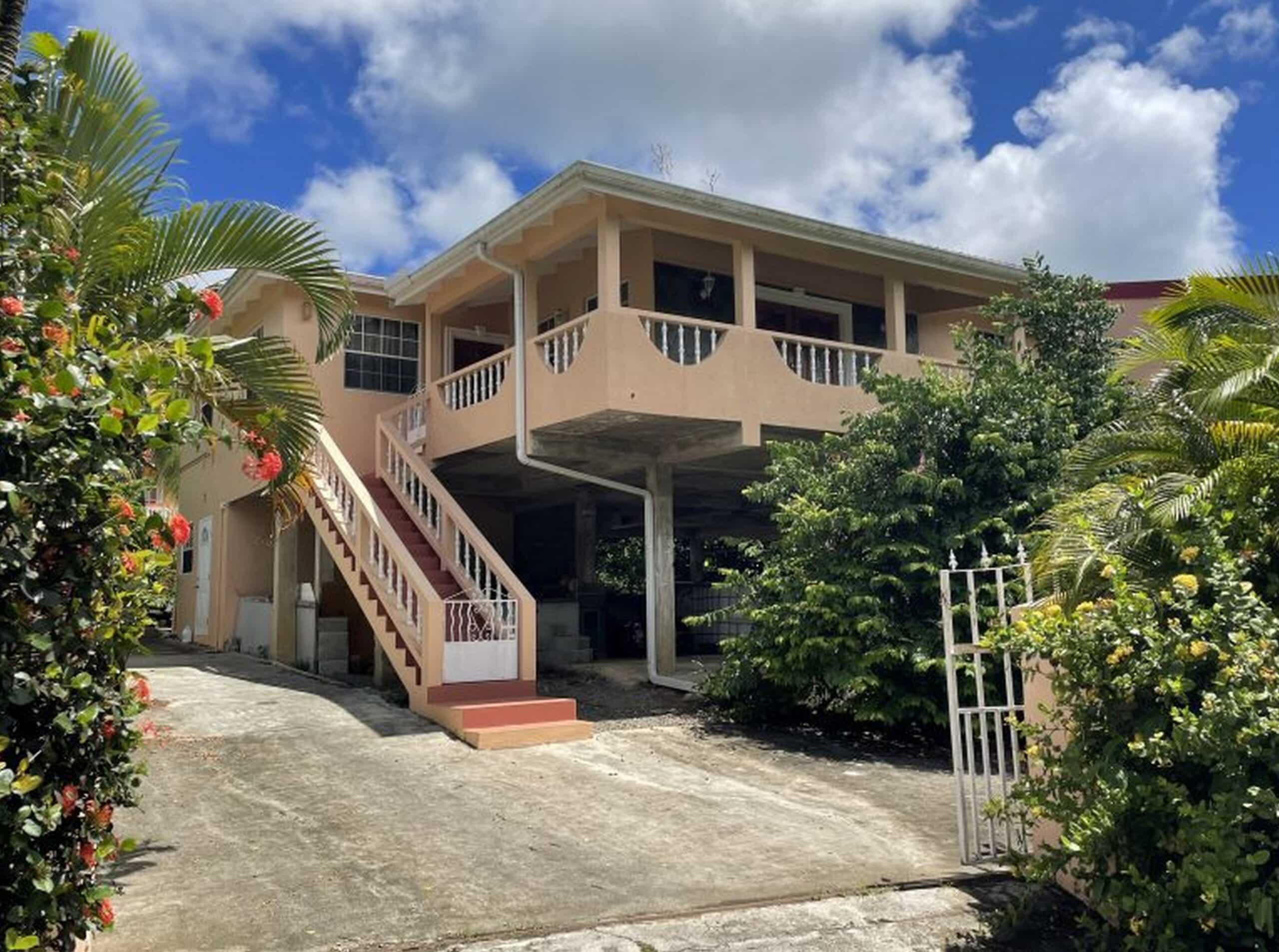 Hillside Comfort Spacious Family Home in Fond Assau